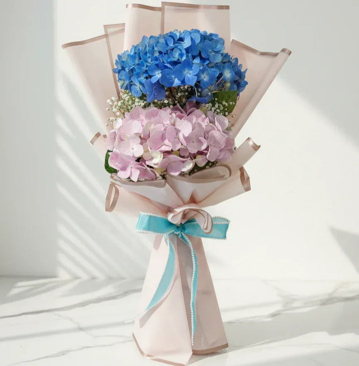 Hydrangea & Gypso Hand Bouquet - atfleurs