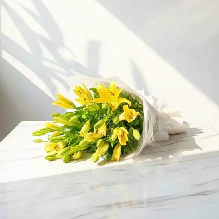 Yellow 6 Lilies steams Hand Bouquet - atfleurs