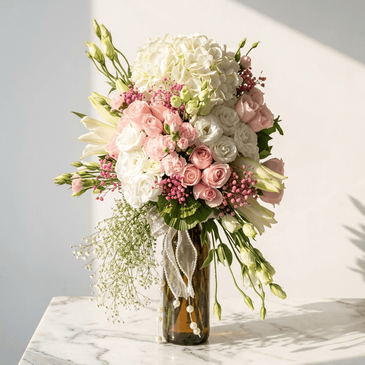 flower bouquet by Atfleurs | floral arrangement | vase bouquet