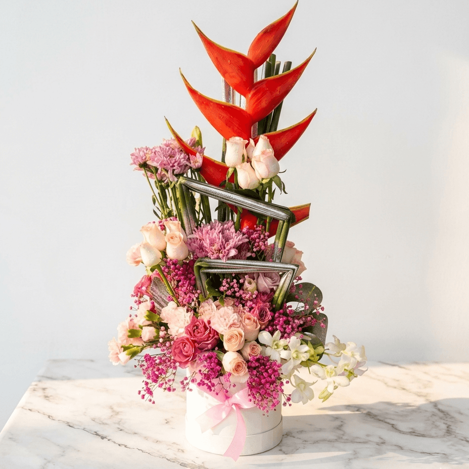 flower bouquet by Atfleurs | floral arrangement | White and red Roses