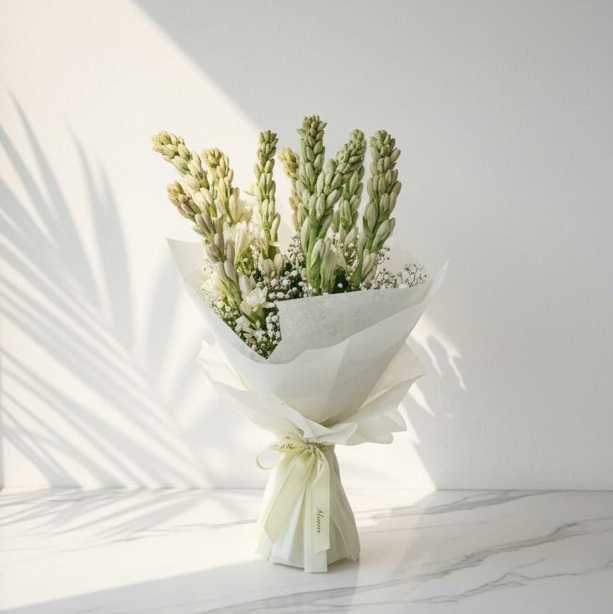 Rajnigandha (Tuberose) Hand Bunch atfleurs