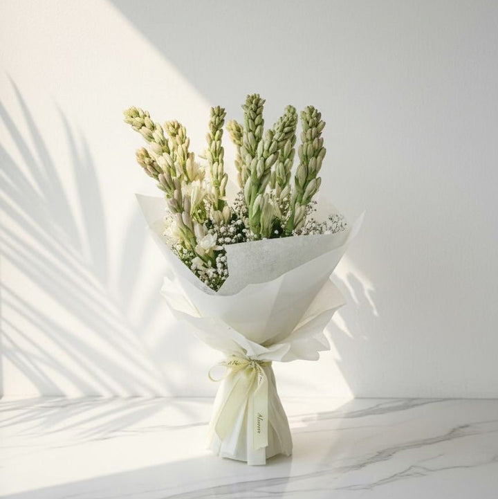 Rajnigandha (Tuberose) Hand Bunch atfleurs